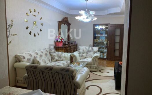 3 Room Old Apartment for Sale in Baku